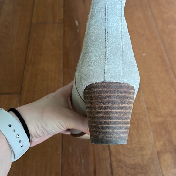 Size 5 Nine West Ankle Boots - Picture 7 of 8